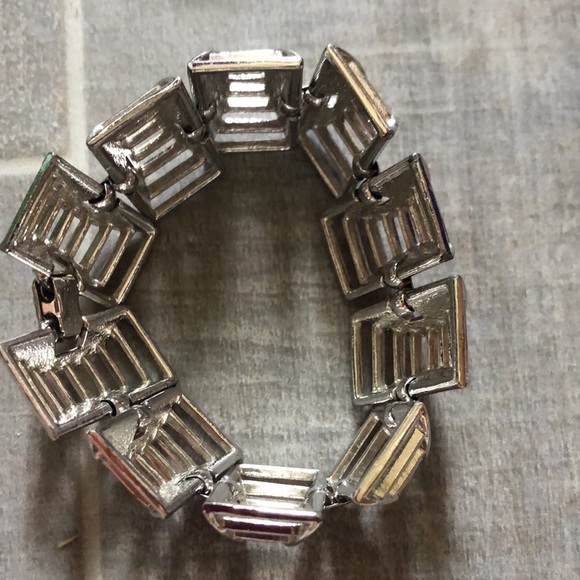 Chunky silver bracelet. Most likely vintage. Has a perfect working clasp - Picture 2 of 2